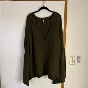 FREE PEOPLE Cozy V-Neck Oversized Sweater - Olive Green